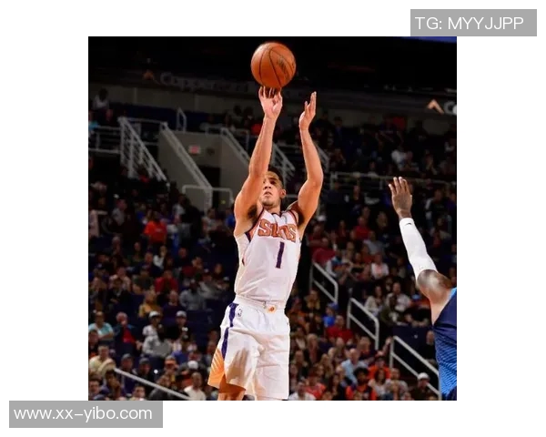 布克全场表现平平14投仅5中收获17分3篮板8助攻正负值高达16 布克全场表现平平14投仅5中收获17分3篮板8助攻正负值高达16